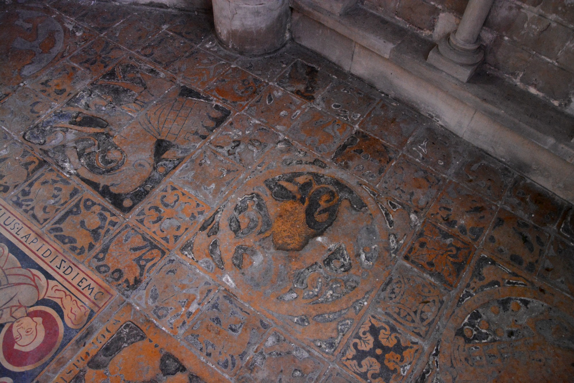 Cathédrale de Saint-Omer -  Dallage de la Chapelle saint Jean Evangéliste 