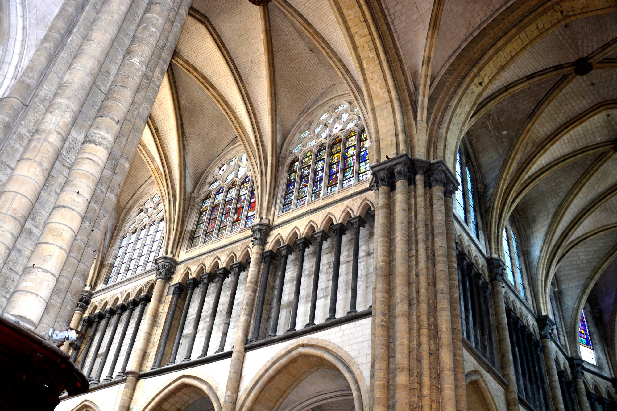 Triforium à la croisée du Transept nord et du Déambulatoire